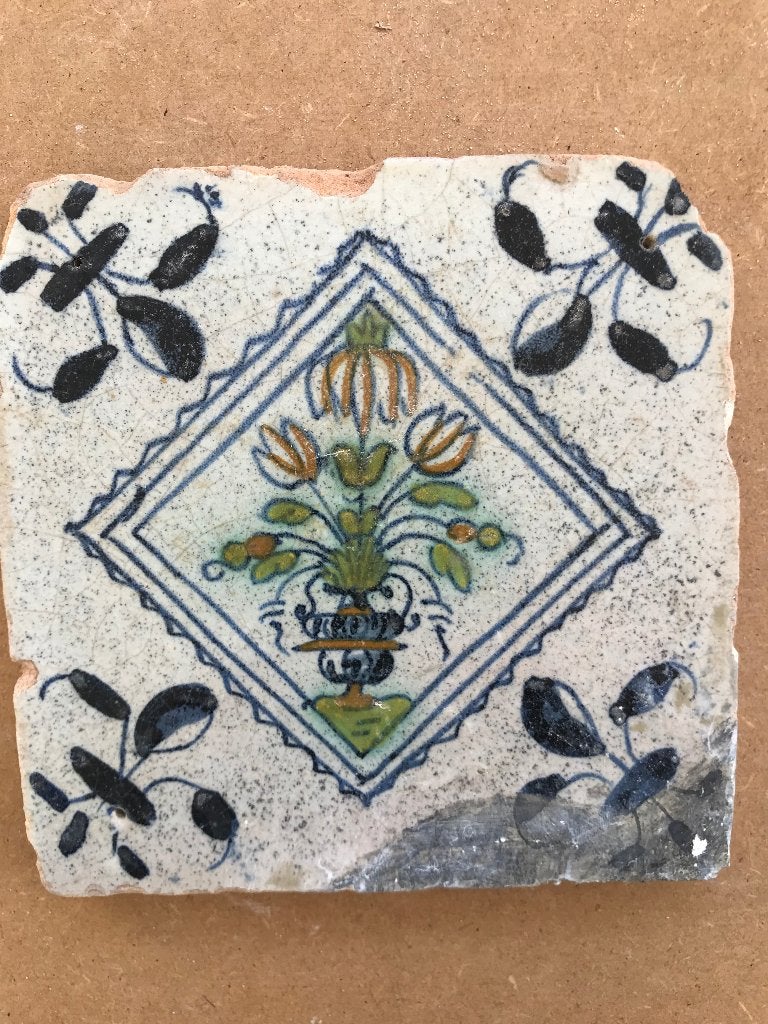 Tegel kwadraat met bloempot bodemvondst, Antiek en Kunst, Antiek | Keramiek en Aardewerk, Verzenden