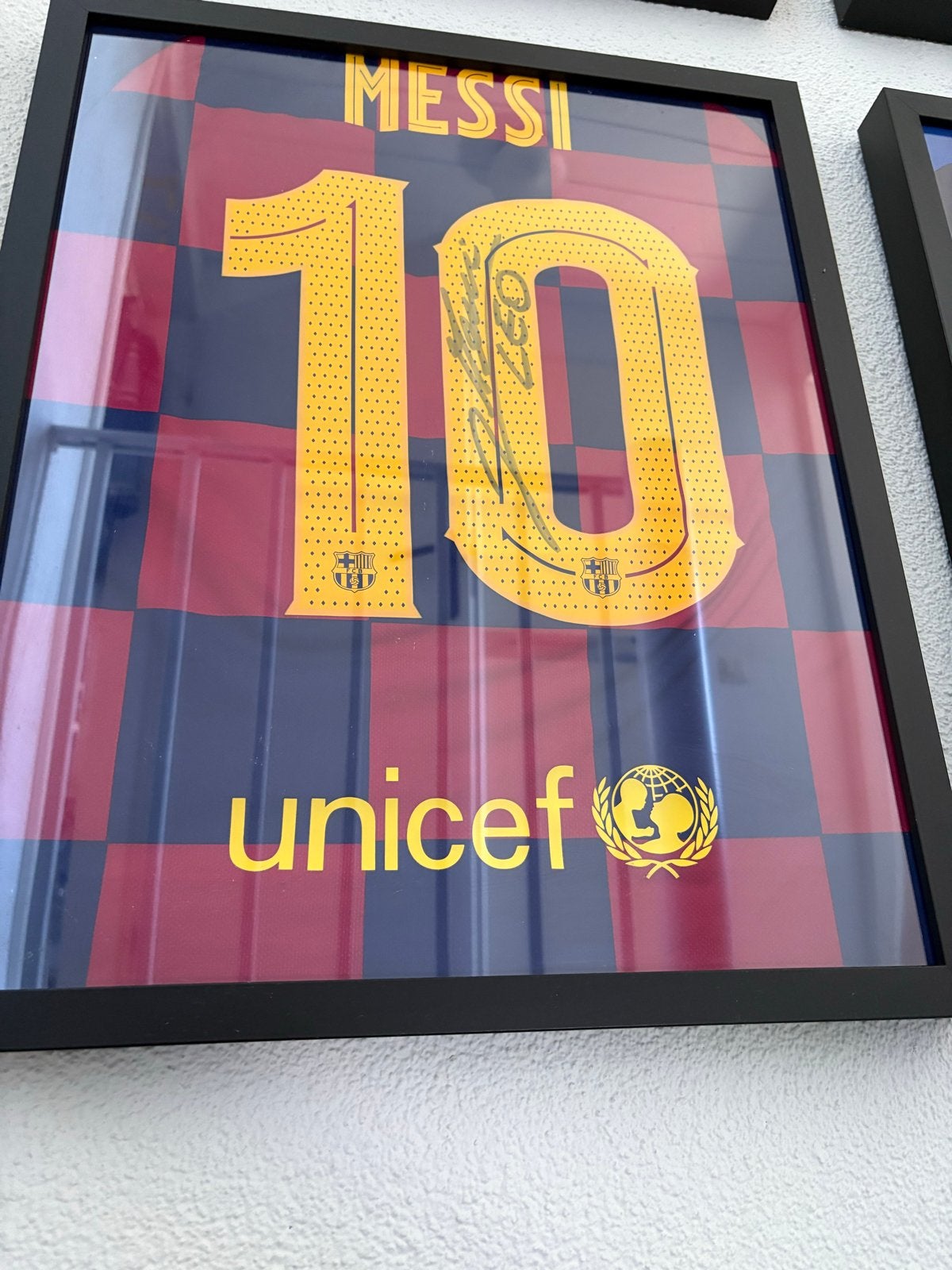 Gesigneerd Messi FC Barcelona shirt - Ingelijst, Ophalen of Verzenden, Zo goed als nieuw, Shirt