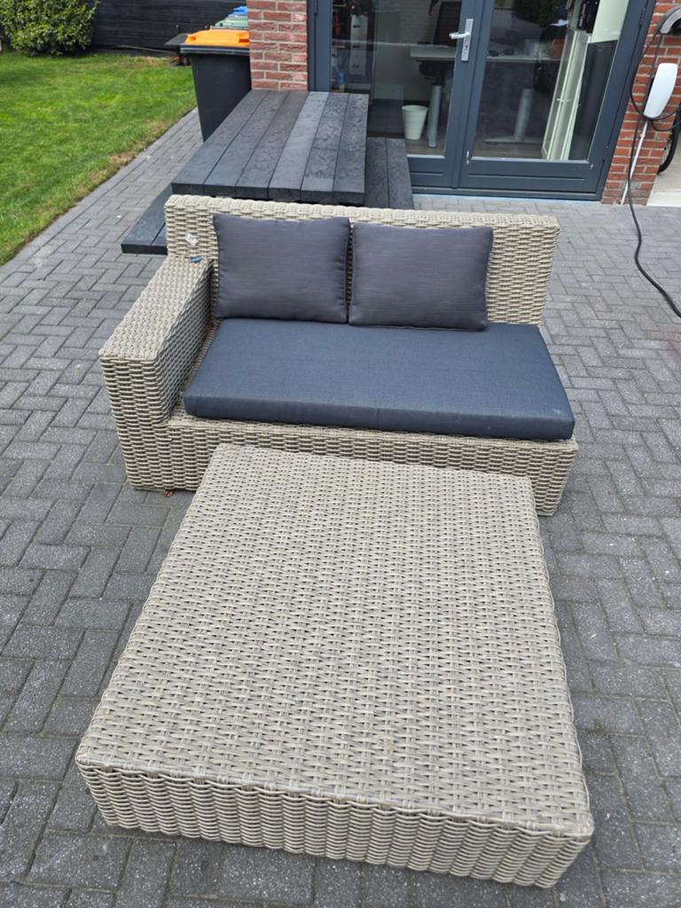 Denza Loungeset: Bank (155x100cm) en Hocker (100x100cm), Kunststof, Bank, Zo goed als nieuw, Loungeset