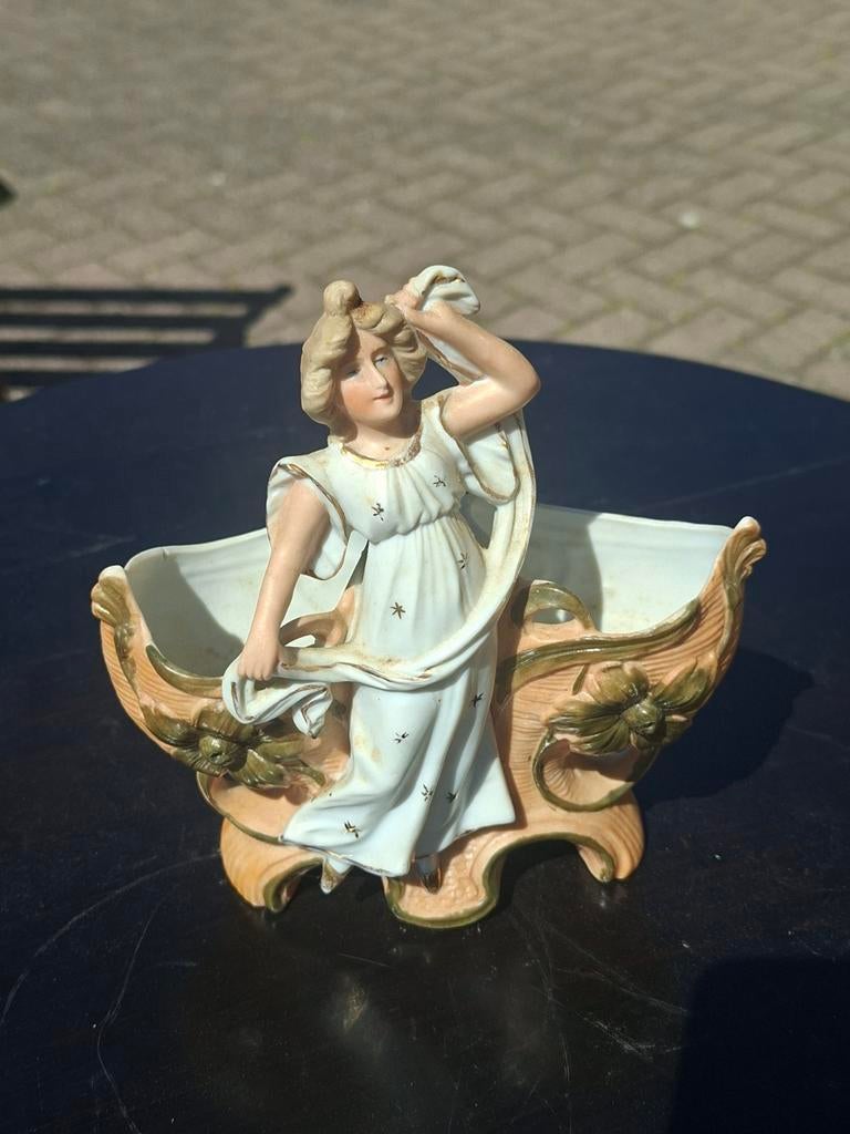 Antieke Art Nouveau Porseleinen Figuur Schaal, Ophalen of Verzenden