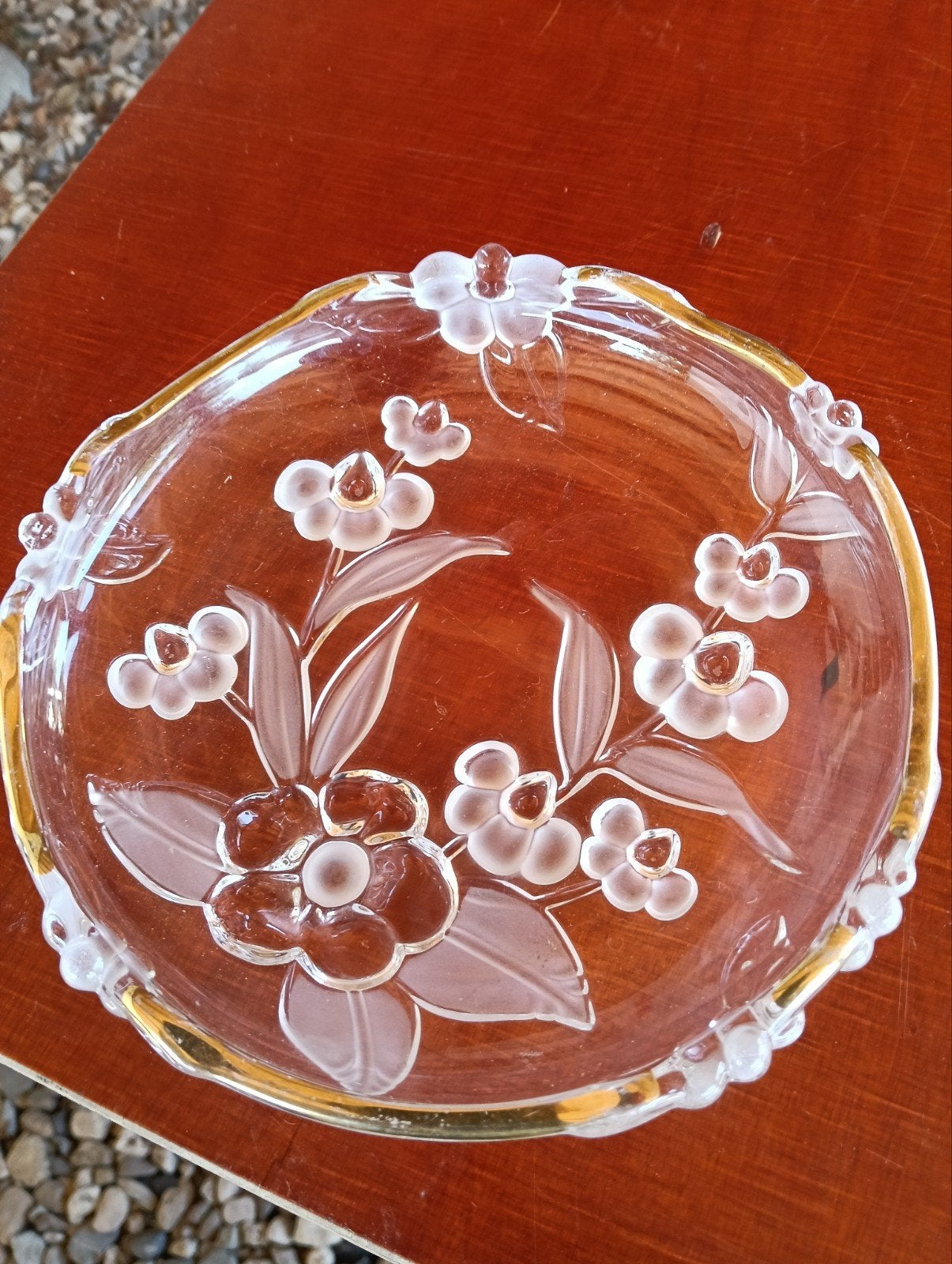 Glazen schaal met bloemmotief en gouden rand, Antiek en Kunst, Antiek | Glas en Kristal, Ophalen of Verzenden