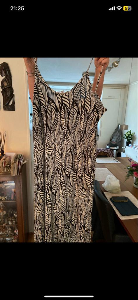 Zwart-witte jumpsuit met bladprint, maat 46 (valt groter), Kleding | Dames, Jumpsuits, Ophalen of Verzenden, Zo goed als nieuw