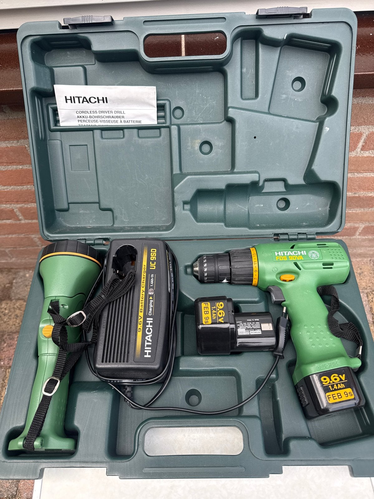 Hitachi Accuboormachine FDS 90VA met lader en lamp, Ophalen of Verzenden, Gebruikt, Minder dan 400 watt, Boor- en Schroefmachine