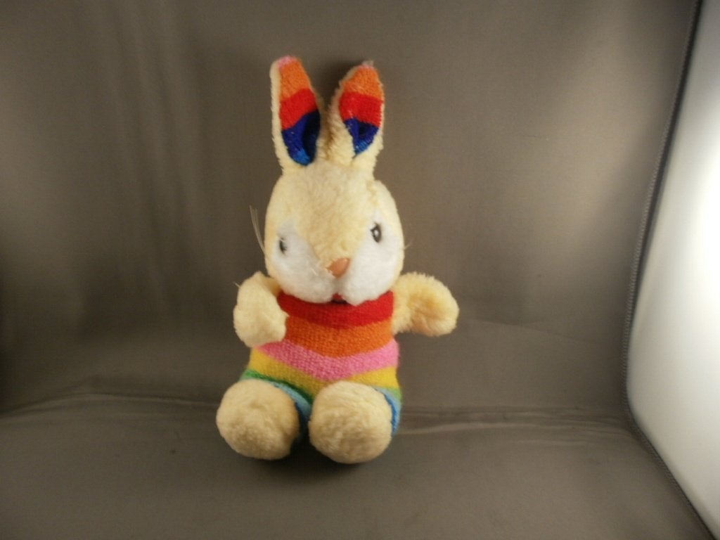 vintage retro konijn regenboog jaren 80 geel/wit 25 cm roze, Kinderen en Baby's, Konijn, Ophalen of Verzenden, Zo goed als nieuw