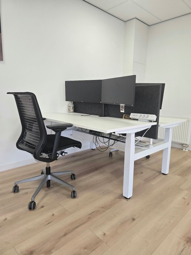 Foto 5 van 2x Elektrisch duo zit-sta bureau + Steelcase stoelen