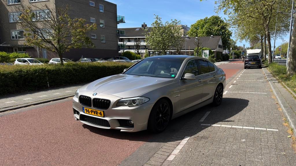 528i HighExec|NAP|CarPlay|M Stuur|Goed Ond|DAK|Full Historie, Auto's, Euro 5, Achterwielaandrijving, Beige, 2996 cc