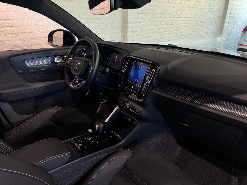 Volvo XC40 2.0 B4 Plus Dark 2WD Pano 360cam H/K Memory 19'', Auto's, Automaat, Gebruikt, 4 cilinders, Bedrijf