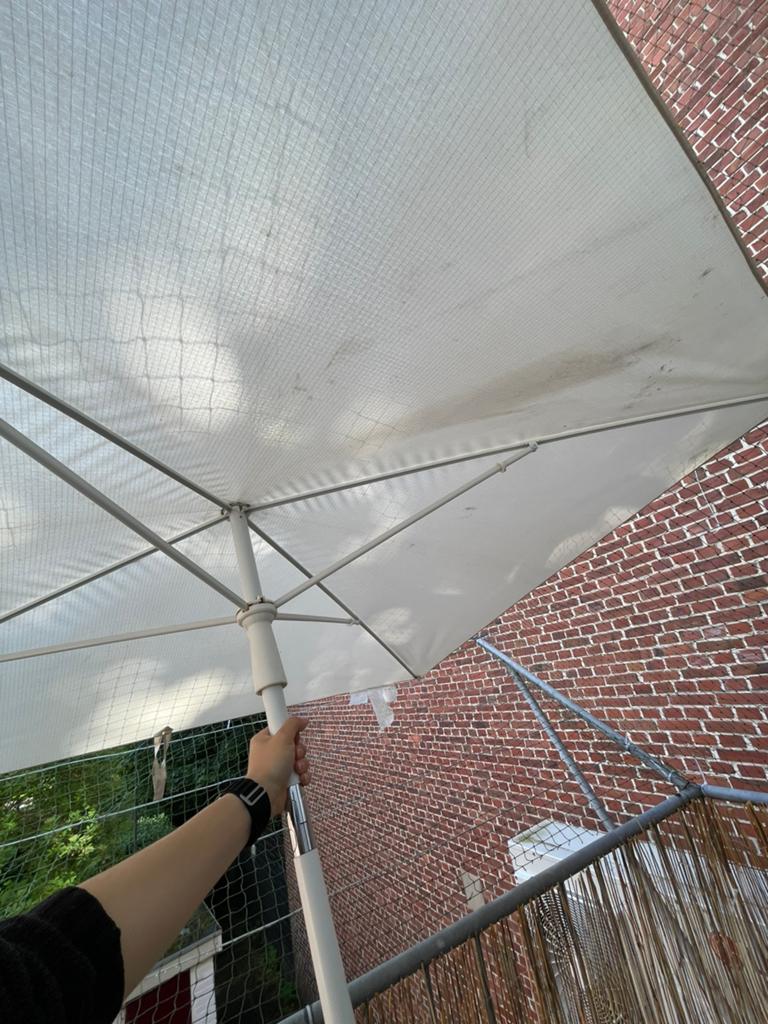 Balkonparasol met parasolvoet, Ophalen, Zo goed als nieuw, Verstelbaar, 1 tot 2 meter