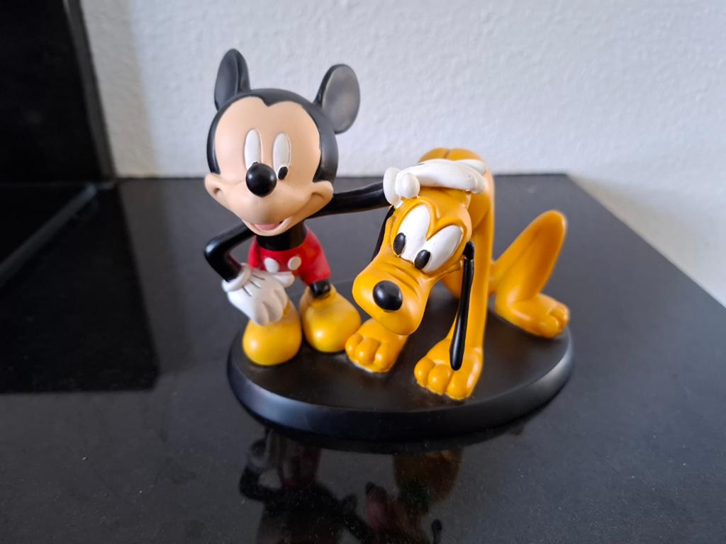 Disney beeld mickey en pluto, Verzamelen, Disney, Ophalen, Mickey Mouse, Zo goed als nieuw, Beeldje of Figuurtje