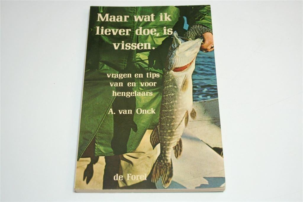Liever Vissen [1970] — Vragen & Tips voor Hengelaars, Boeken, Ophalen of Verzenden, Gelezen, Watersport en Hengelsport