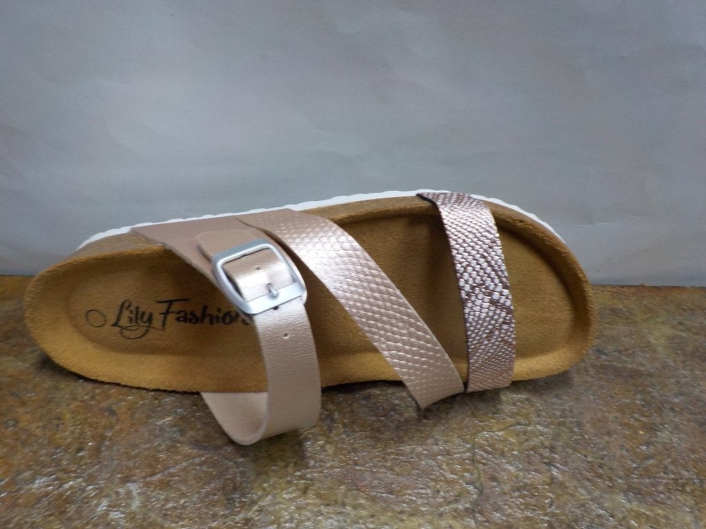 Zalm kleur slippers Lily Fashion maat 42, Kleding | Dames, Slippers, Nieuw, Ophalen of Verzenden, W