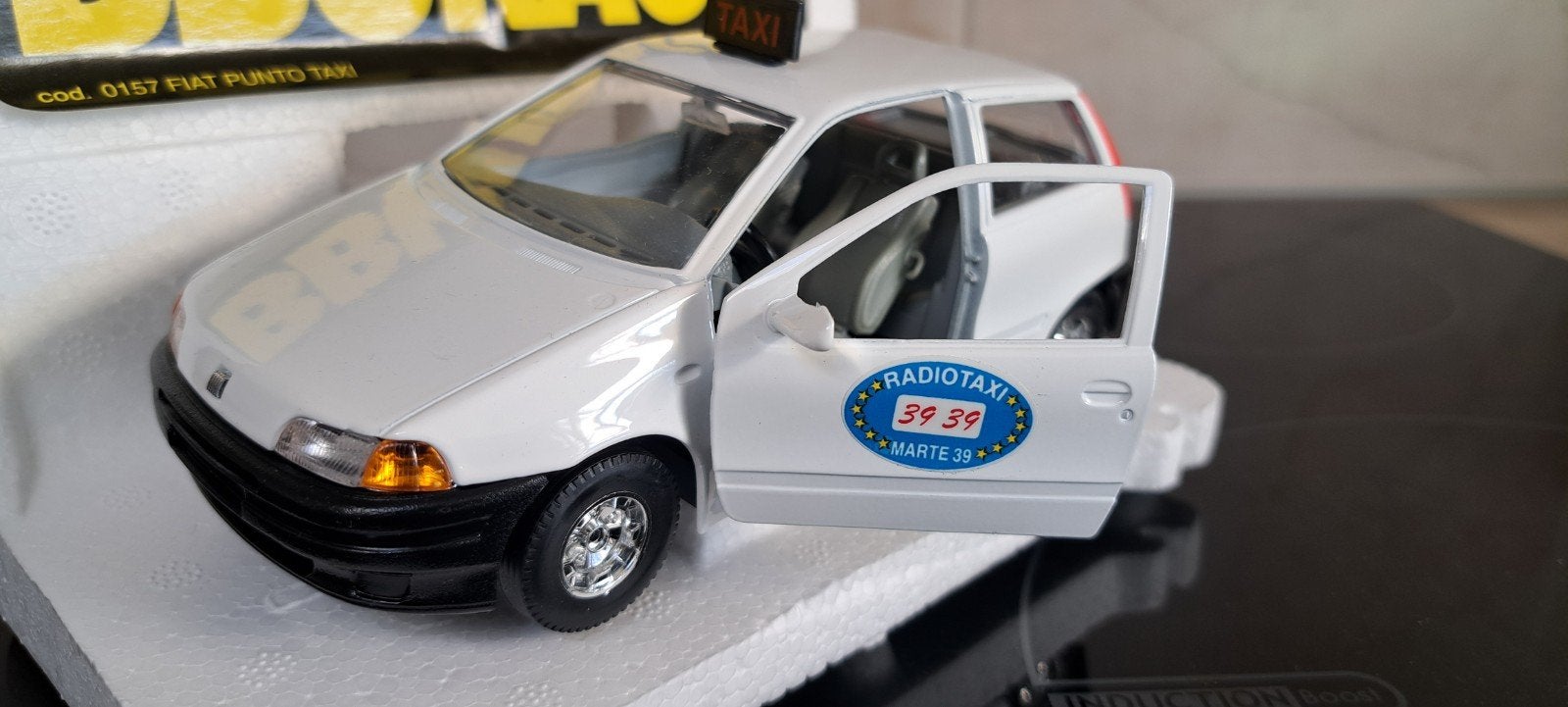 Bburago Fiat Punto Taxi 1:24 modelauto, Hobby en Vrije tijd, Ophalen of Verzenden, Nieuw, Auto, Bburago