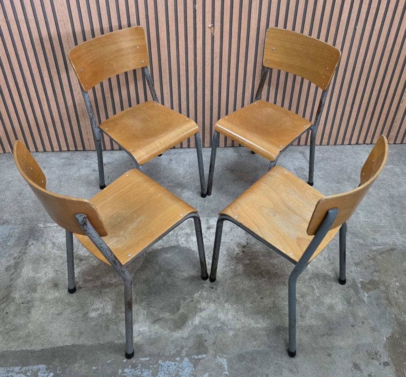 9 x Tubax schoolstoelen vintage houten cafe stoelen bistro, Ophalen of Verzenden, Zo goed als nieuw, Bruin, Vijf, Zes of meer stoelen