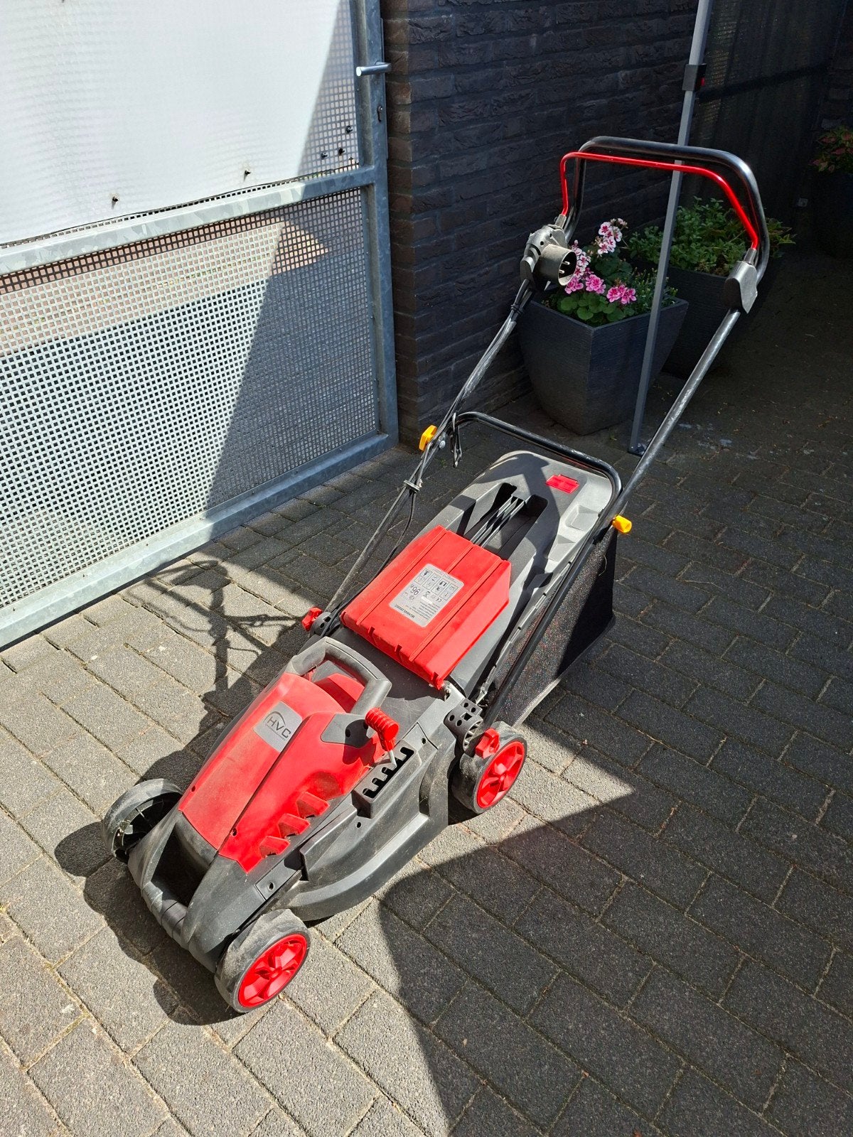 Electrische grasmaaier, Tuin en Terras, Grasmaaiers, Ophalen, Zo goed als nieuw