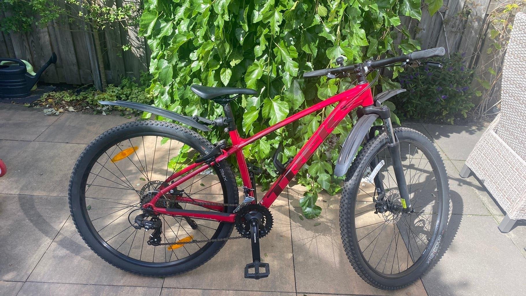 Trek Marlin 5 mountainbike - maat M – 2023 – nette staat, Fietsen en Brommers, Fietsen | Mountainbikes en ATB, Ophalen, Gebruikt