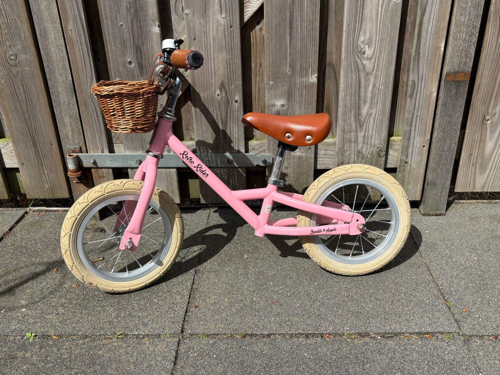 Roze Retro Rider loopfiets met mandje, Ophalen, Zo goed als nieuw, Minder dan 16 inch