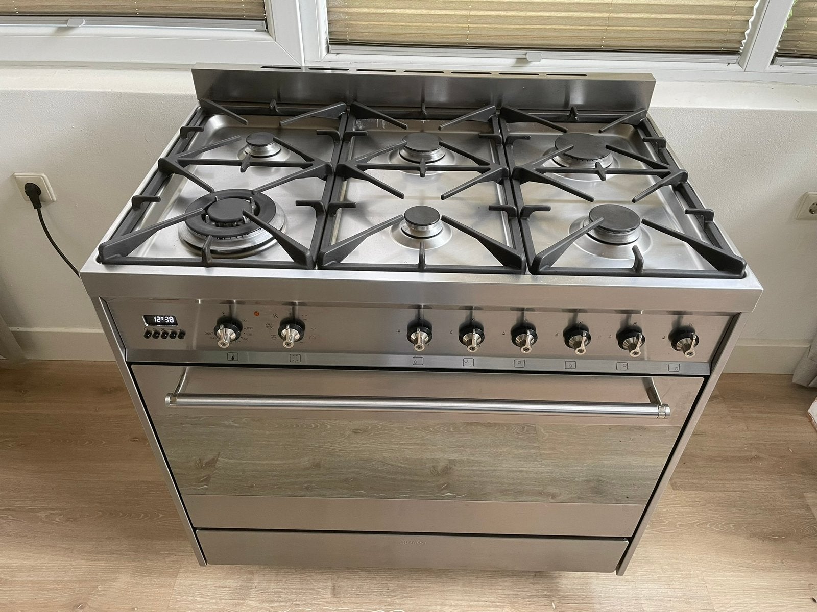Prachtig Smeg 6 pits fornuis met heteluchtoven, Witgoed en Apparatuur, Ophalen, 60 cm of meer, Zo goed als nieuw, Gas