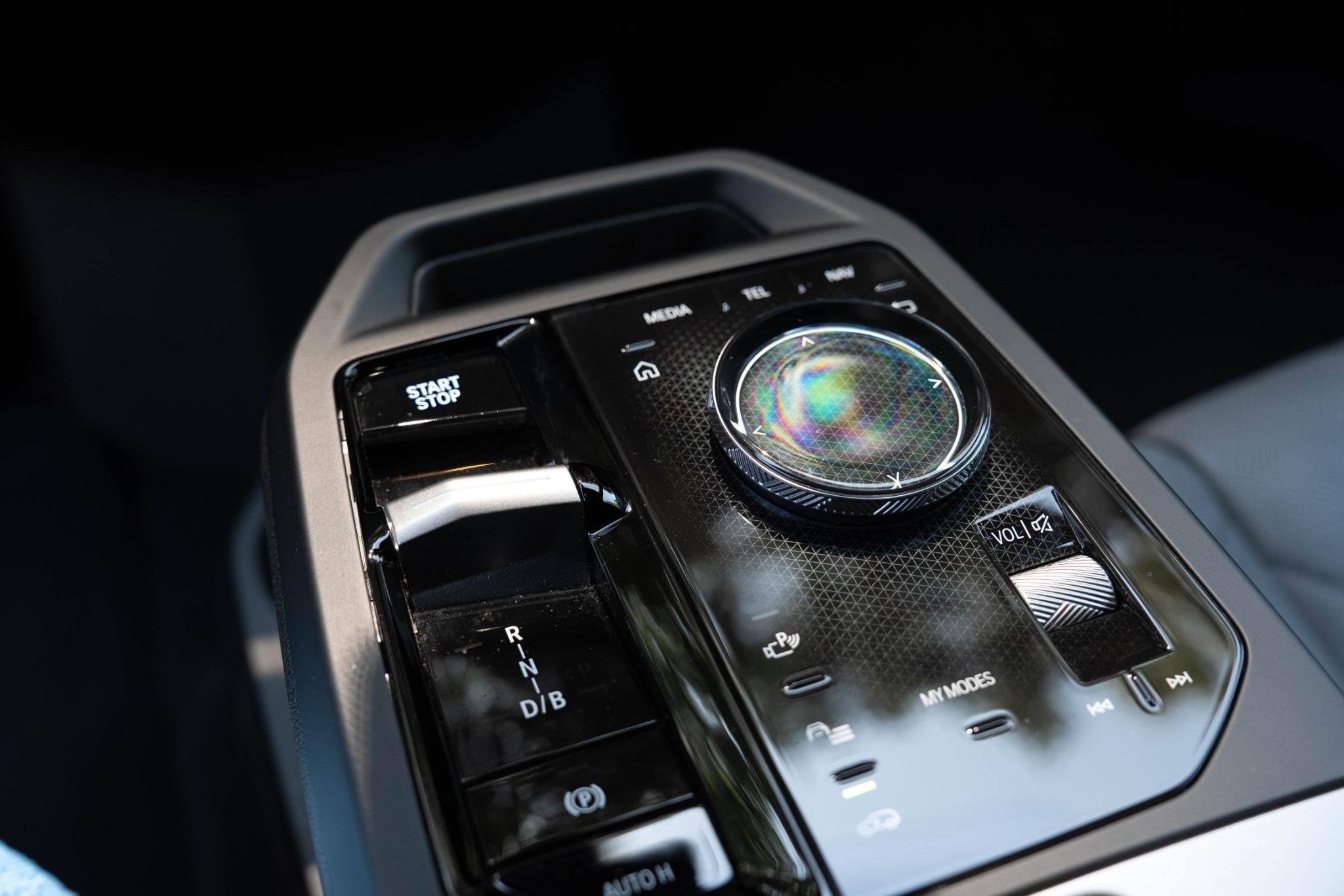 Foto 36 van BMW iX xDrive M70 112 kWh | Suite Amido | Snelwegassistent*