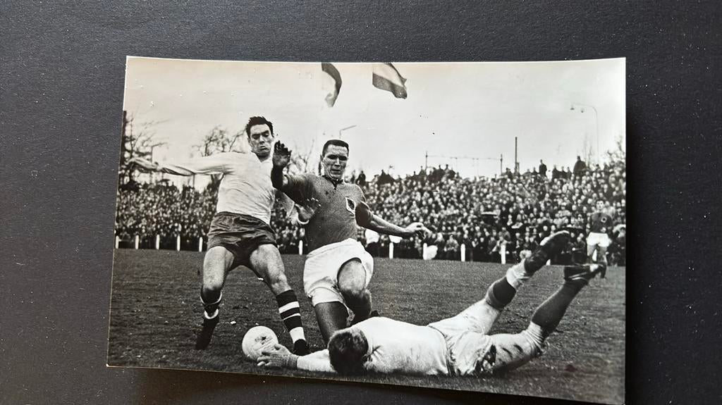 PSV Eindhoven-FC Volendam 1963-1964 Ansichtkaart prima staat, Verzamelen, Sportartikelen en Voetbal, Zo goed als nieuw, Spelerskaart