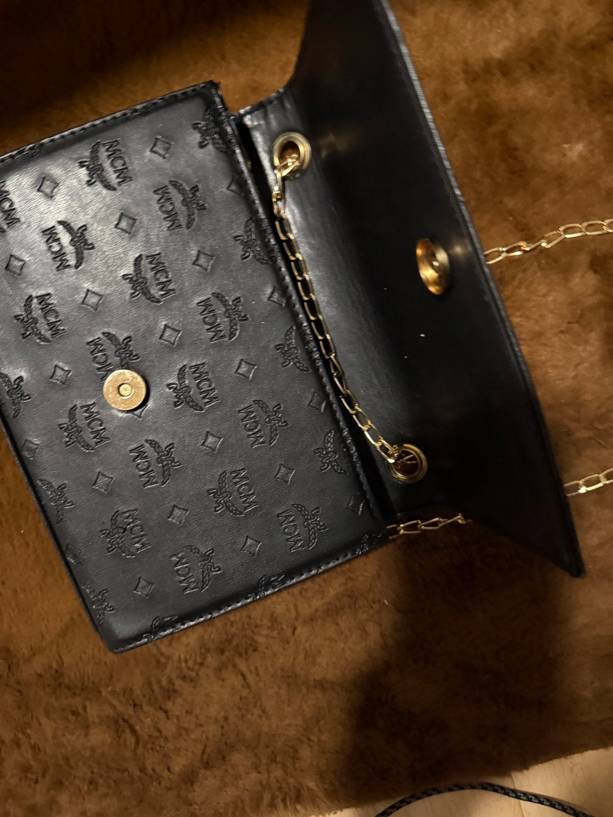 MCM Schoudertasje Zwart met Gouden Ketting, Sieraden, Tassen en Uiterlijk, Tassen | Damestassen, Ophalen of Verzenden, Gebruikt