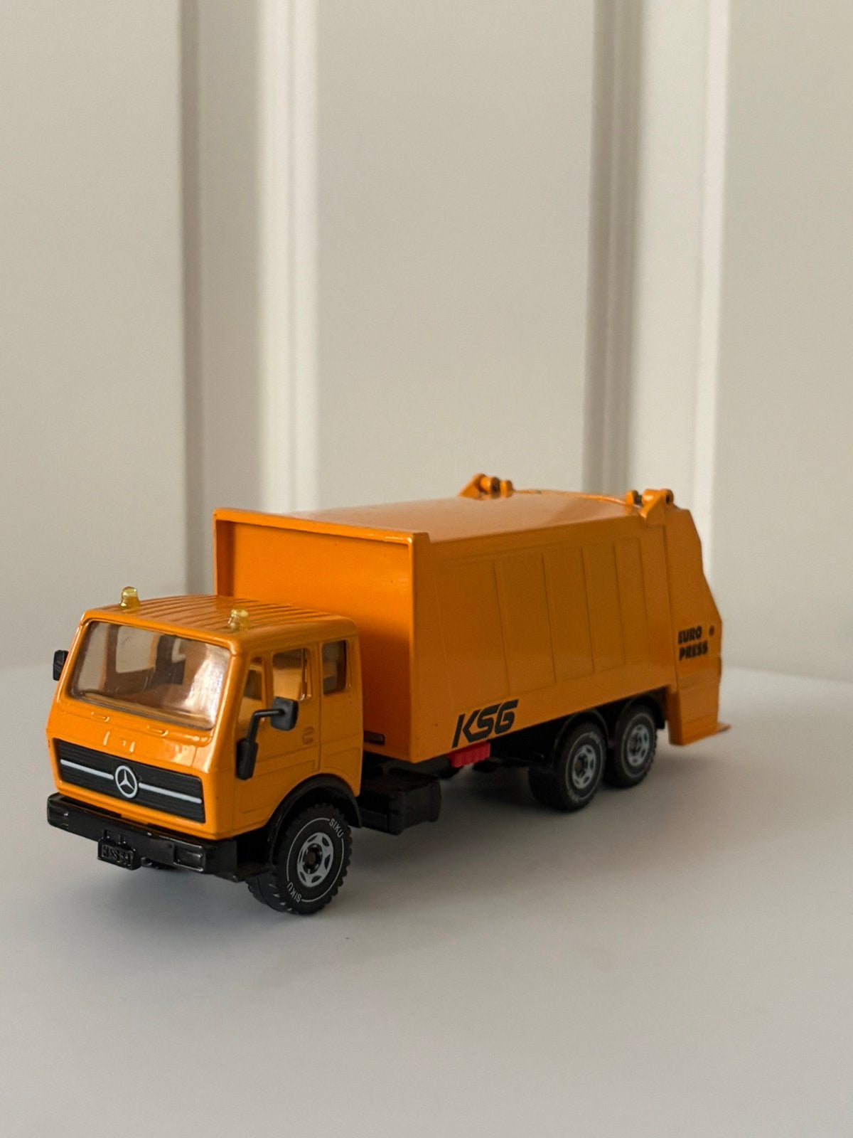 Siku 2820 met vuilnisbak, Ophalen of Verzenden, Zo goed als nieuw