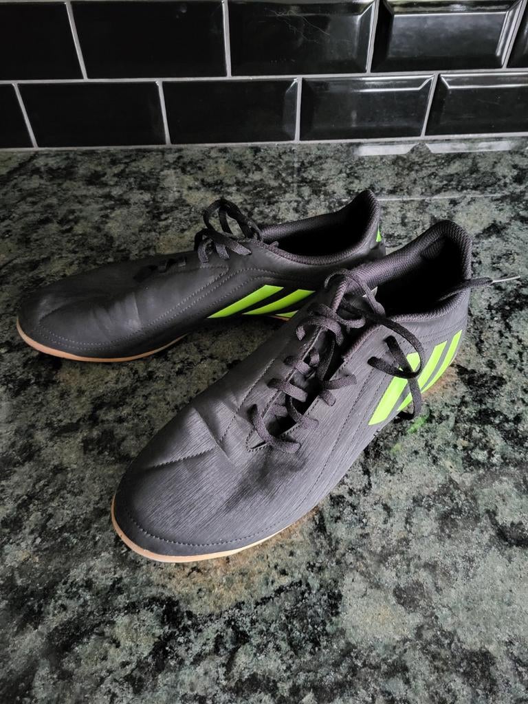 Adidas zaal schoenen mt 45, Kleding | Heren, Schoenen, Ophalen of Verzenden, Zo goed als nieuw, Adidas, Sportschoenen