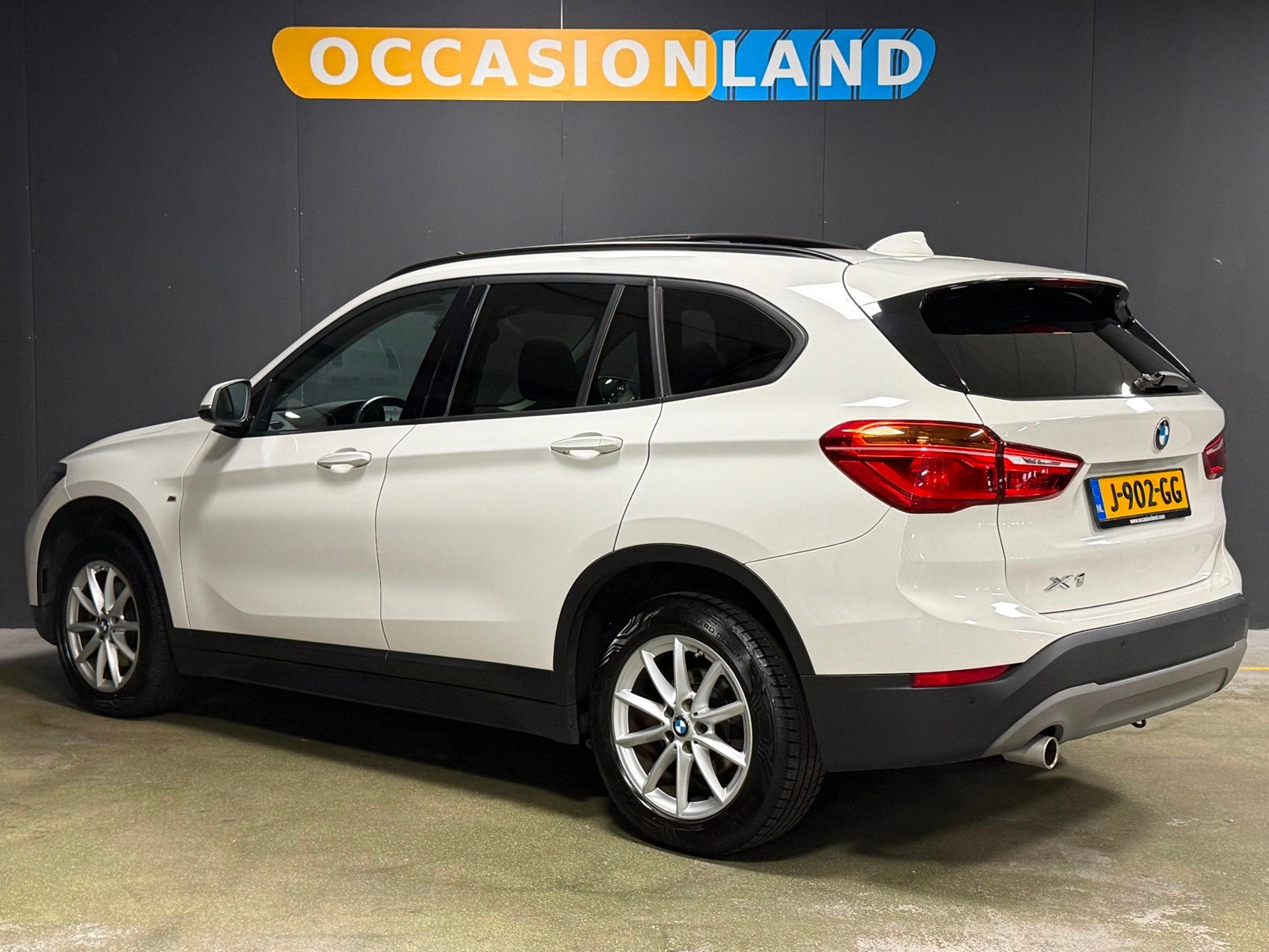 BMW X1 SDrive18i Executive|PANO|TREKHAAK|CRUISE|STOELV|CARPL, Auto's, X1, Stof, Gebruikt, Automatische klimaatregeling