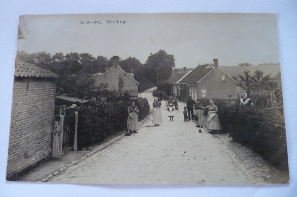 fotokaart biezelinge dorpsgezicht gelopen met kleinrondstemp, Verzamelen, Verzenden, Voor 1920, Gelopen, Zeeland