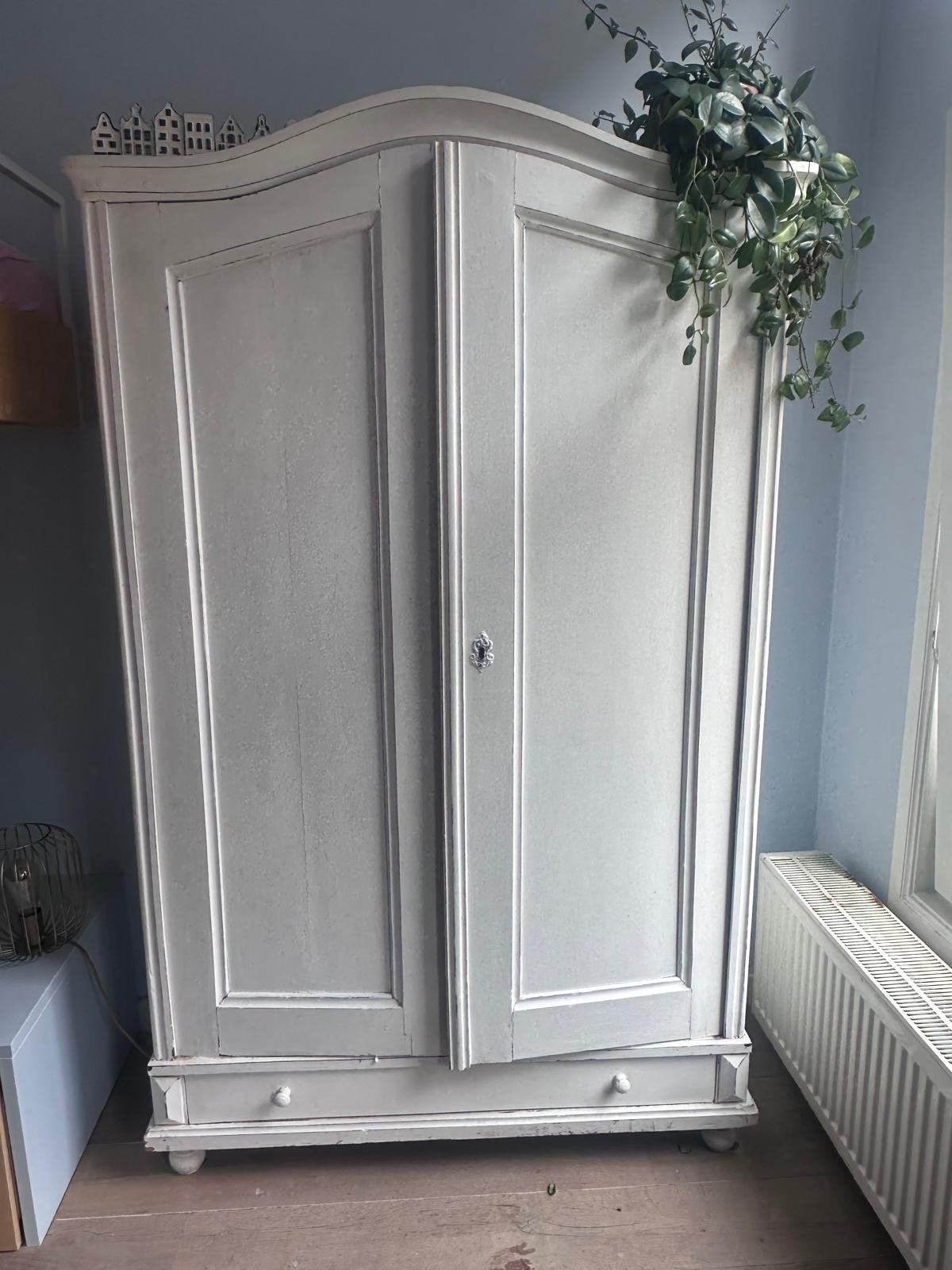 Antieke linnenkast, wit geverfd, met lade, Ophalen