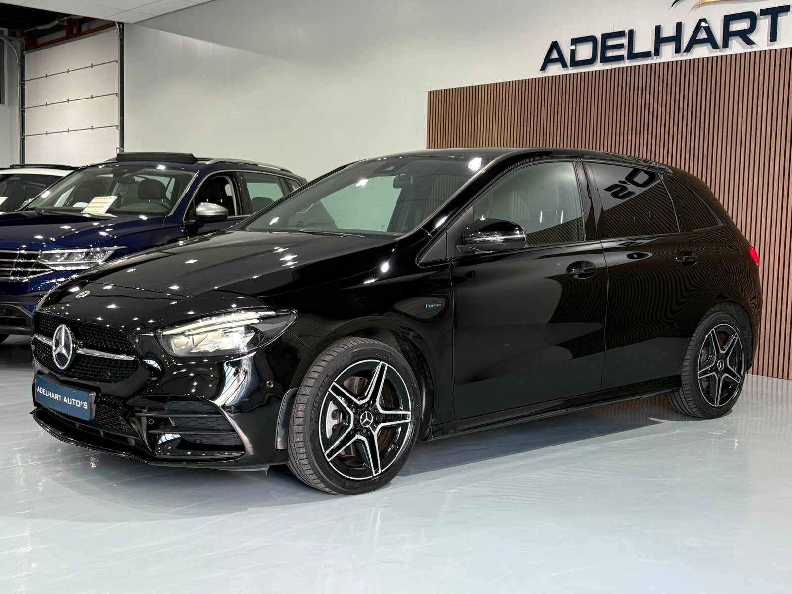Mercedes-Benz B-klasse 250 e AMG line Night pakket/ Navigati, Gebruikt, 4 cilinders, 15 kWh, Leder en Stof