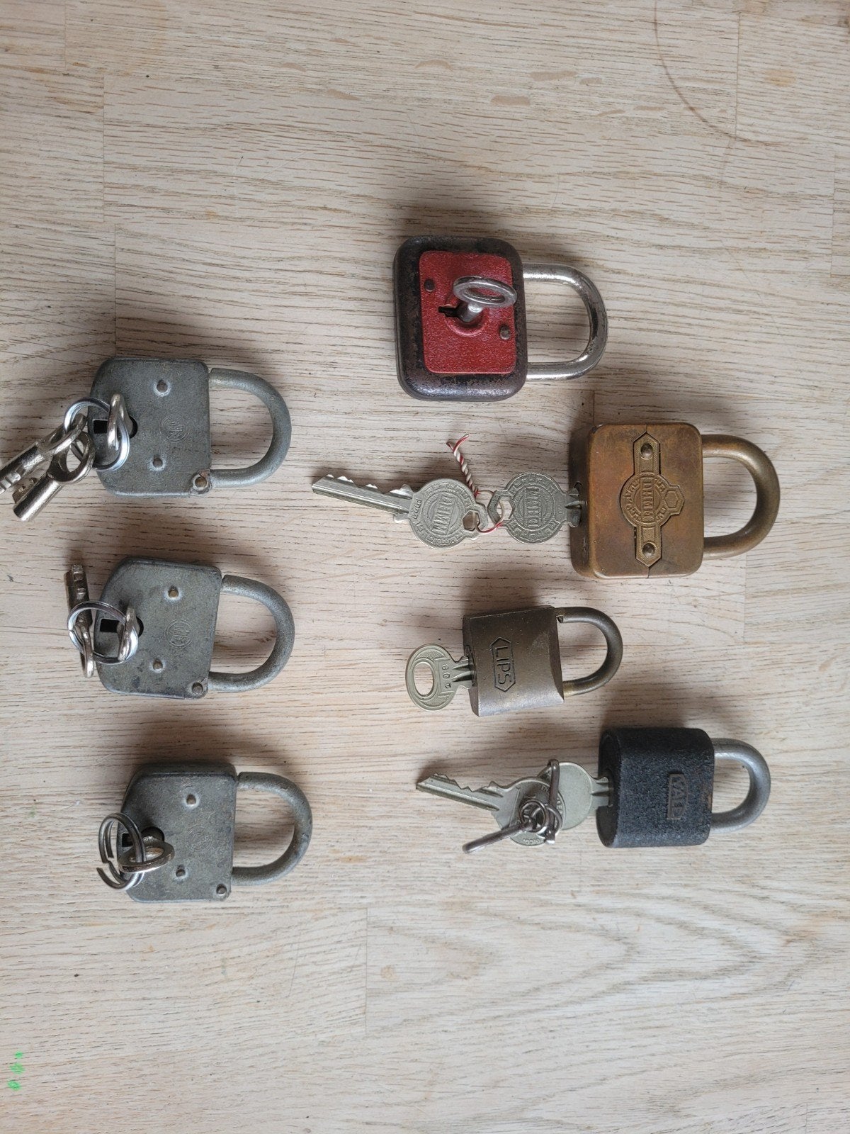 7 vintage hangsloten met sleutel (Damm, Yale, Abus, Lips), Ophalen of Verzenden