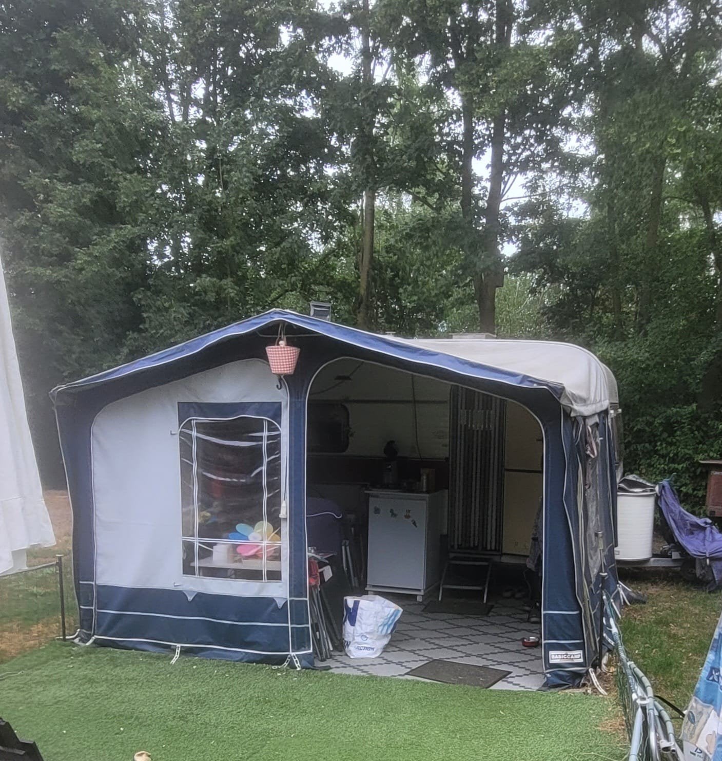 Compacte Kip K390 tourcaravan, Caravans en Kamperen, Standaardzit, Kip, Koelkast, Tot en met 3