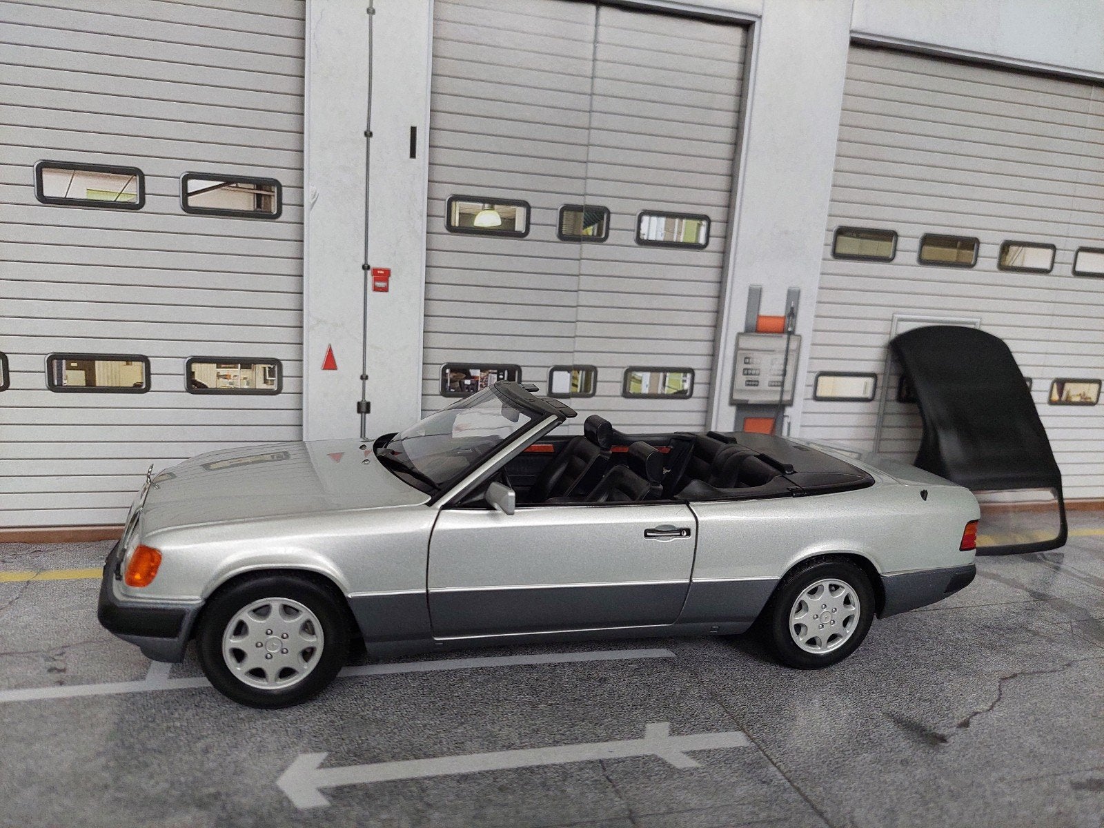 Mercedes 300 ce cabriolet w124 1989 silver Norev, Hobby en Vrije tijd, Ophalen, Zo goed als nieuw, Norev
