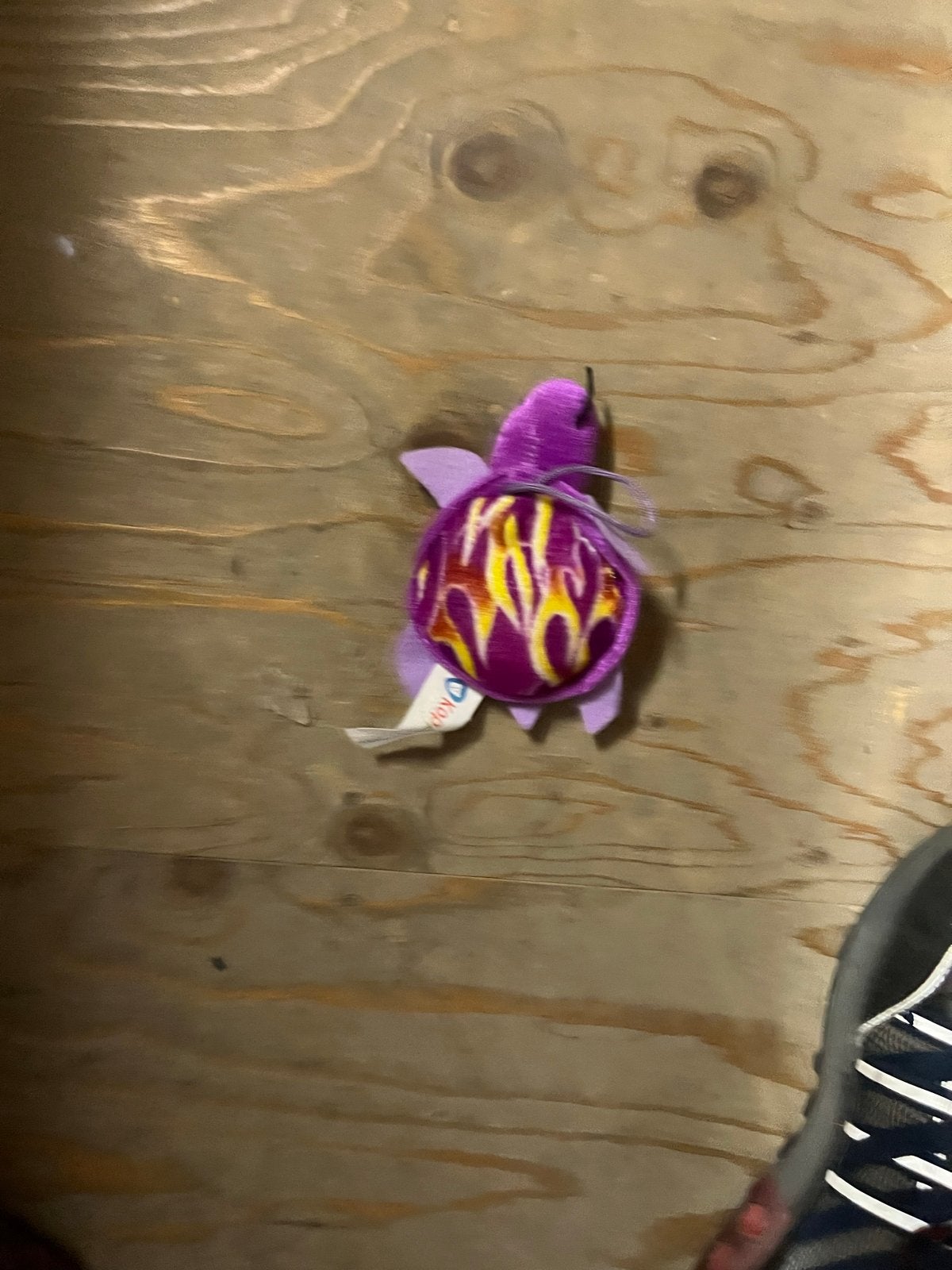 Leuke paarse schildpad knuffel met vlammenpatroon, Overige merken, Overige karakters, Overige typen, Zo goed als nieuw