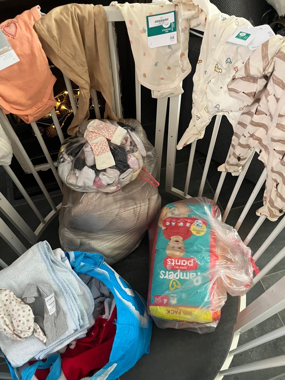 Baby box , en baby kleding ., Kinderen en Baby's, Ophalen, Zo goed als nieuw