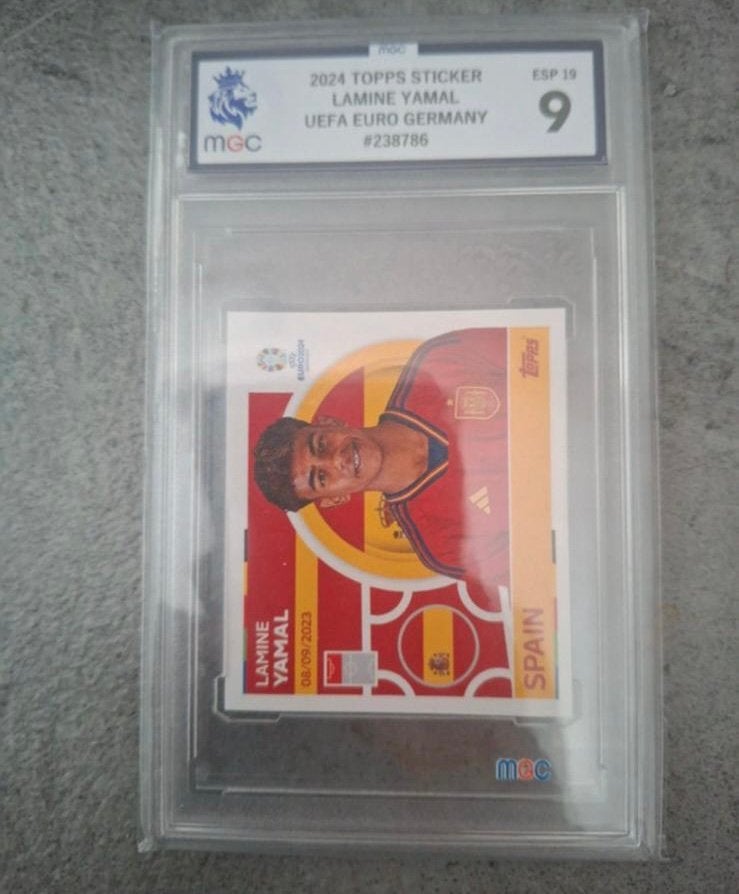 Lamine Yamal Rookie EK 2024 Spanje Topps MGC 9.0, Ophalen of Verzenden, Zo goed als nieuw, Sticker