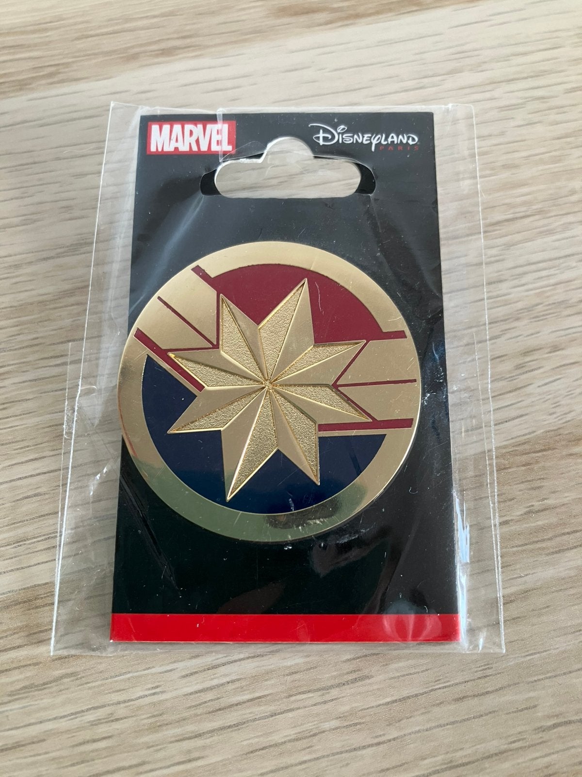 Disneyland Paris Marvel Avengers - Captain Marvel Emblem pin, Ophalen of Verzenden, Nieuw