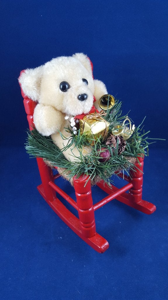 Vintage kerstdecoratie: beertje op houten schommelstoel. W3, Tweedehands verkoop, Tweedehands verkoop, Gebruikt, Ophalen of Verzenden