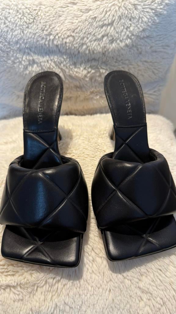 Bottega Veneta Padded Cassette Muiltjes Zwart, Ophalen of Verzenden, Zo goed als nieuw, Zwart, Sandalen of Muiltjes