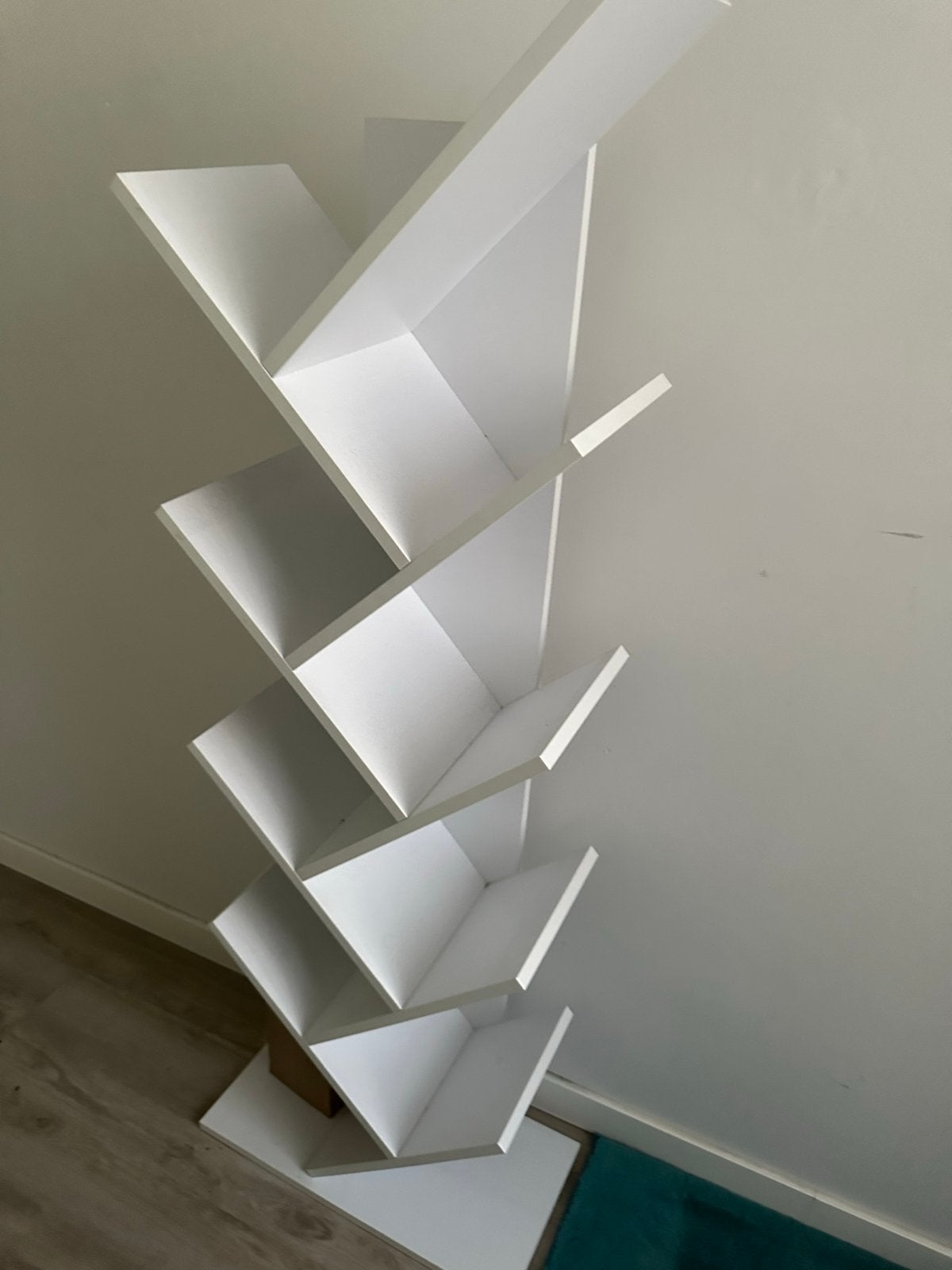 Moderne witte boekenplank/boekenkast, Ophalen, Met plank(en), Minder dan 50 cm, Zo goed als nieuw