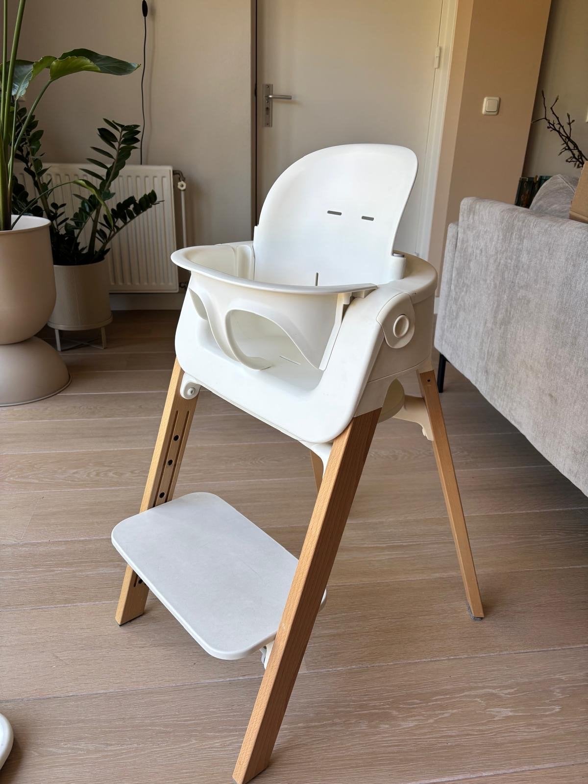 Stokke Clikk kinderstoel met eetblad en kussens, Kinderen en Baby's, Ophalen, Gebruikt, Meegroeistoel, Afneembaar eetblad