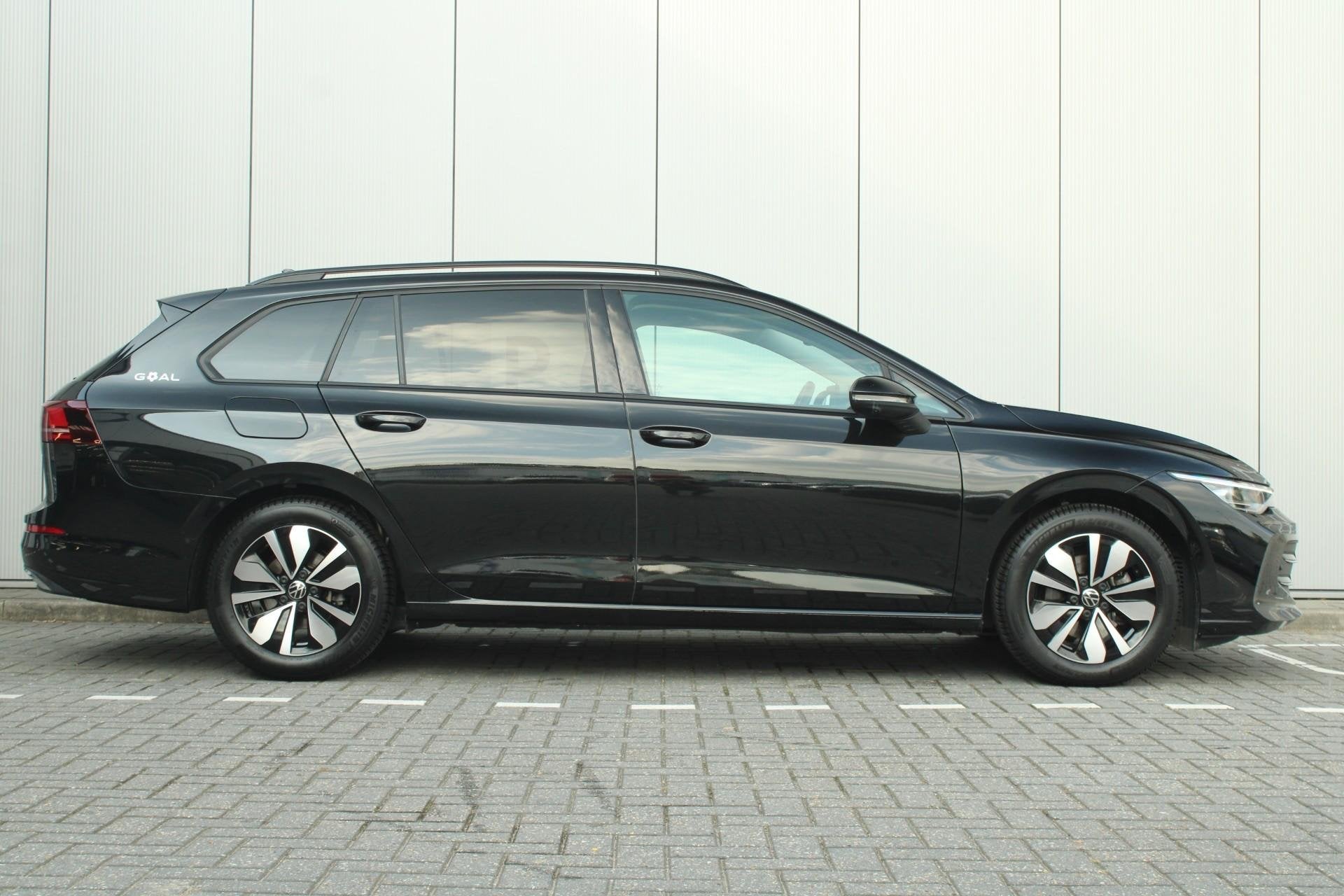 Volkswagen Golf Variant 1.5 eTSI 150pk DSG Life 'Goal' | Tre, 12 maanden, Stof, 4 cilinders, Zwart
