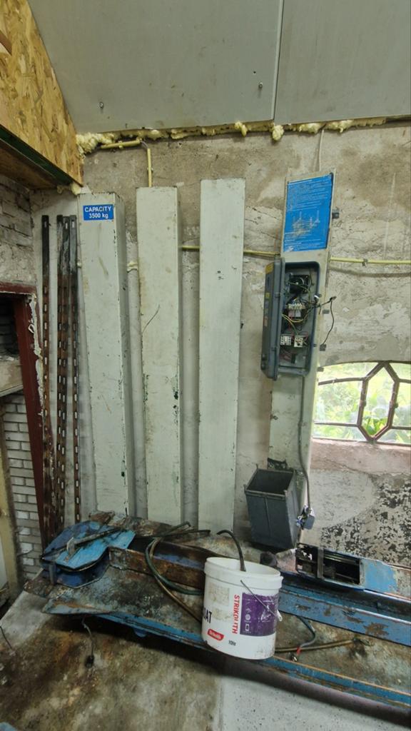 Gedemonteerd: Ravaglioli KP185 4-koloms hefbrug 3500kg (230V, Ophalen