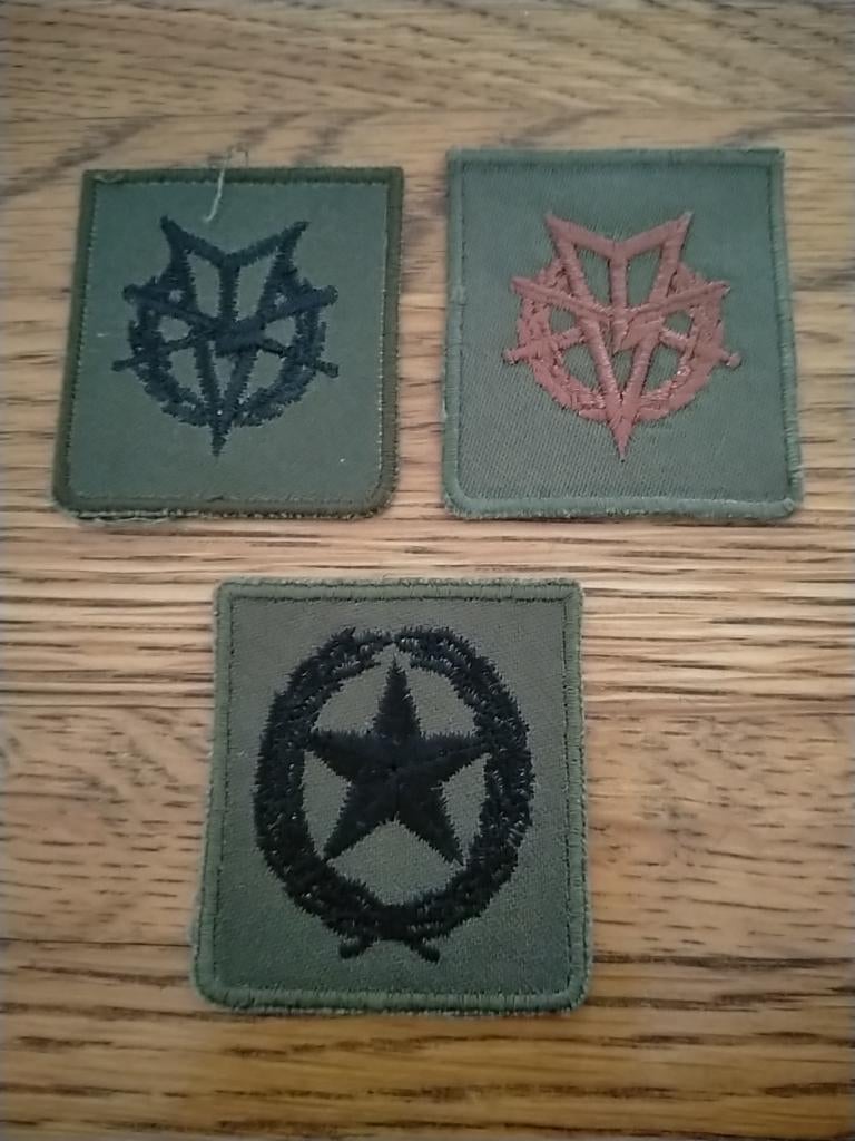 NL KL lotje 5x5 emblemen, Verzenden, Landmacht, Nederland, Embleem of Badge