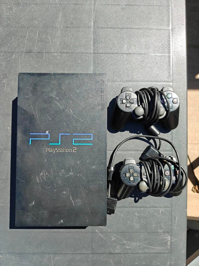 PlayStation 2 (PS2) met 2 controllers, Spelcomputers en Games, Spelcomputers | Sony PlayStation 2, Gebruikt, Slim, Zwart, Met 2 controllers
