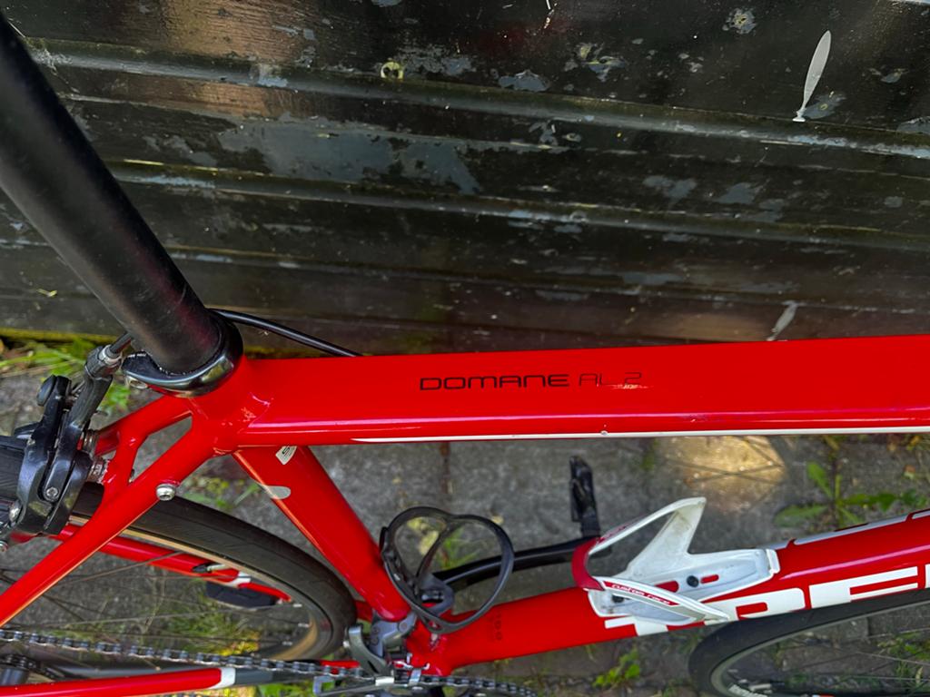 Trek Domane AL2 Racefiets - maat 56, Fietsen en Brommers, Fietsen | Racefietsen, Overige merken, 28 inch, Velgrem, Aluminium