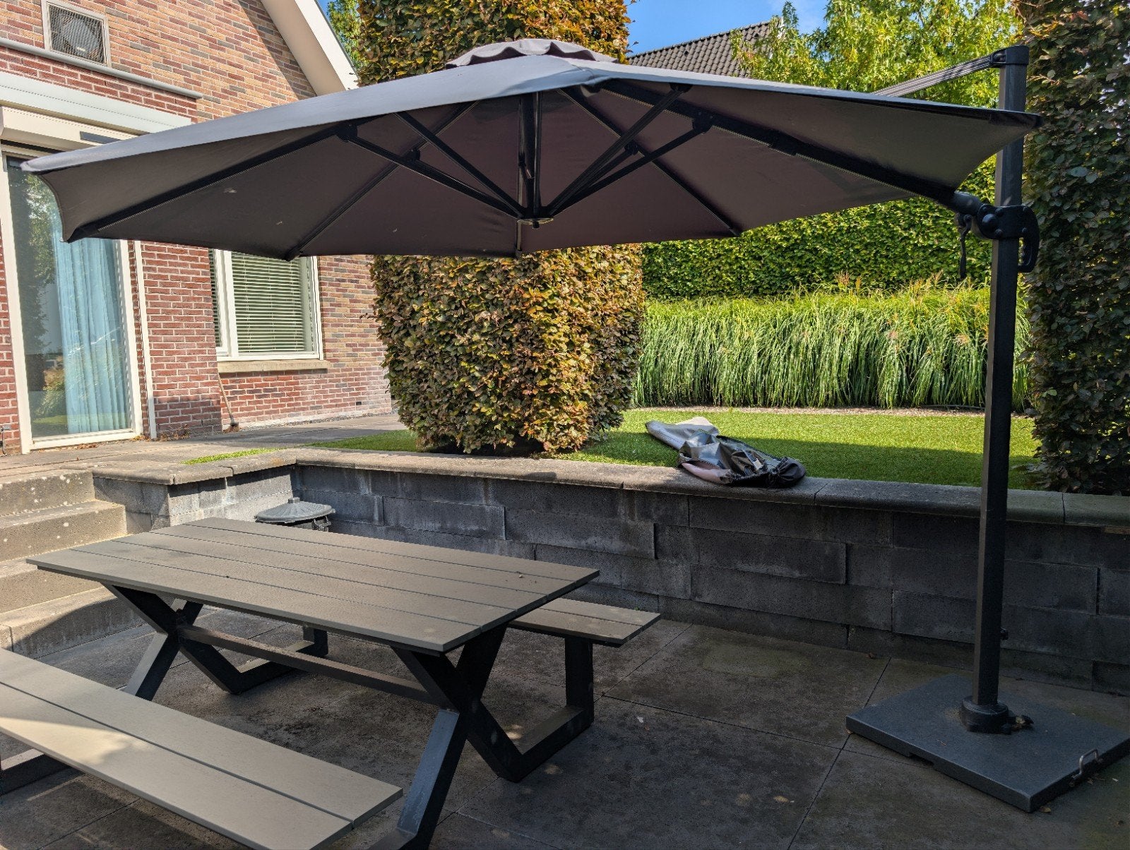 Zweefparasol 3 meter. Antraciet Grijs met Granieten Voetstuk, Tuin en Terras, Ophalen, 3 tot 4 meter, Zweefparasol