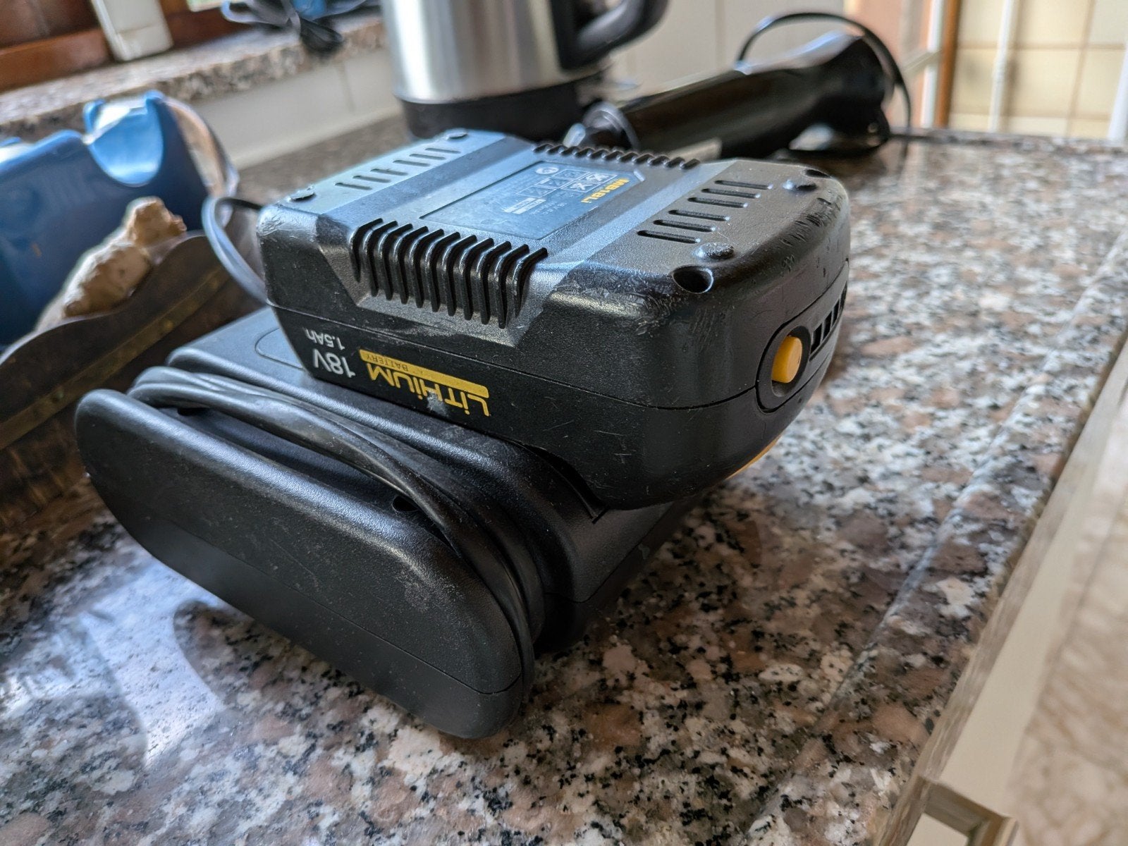 Dewalt 18V Accu en Lader (1.5Ah Lithium-ion), Ophalen, Gebruikt