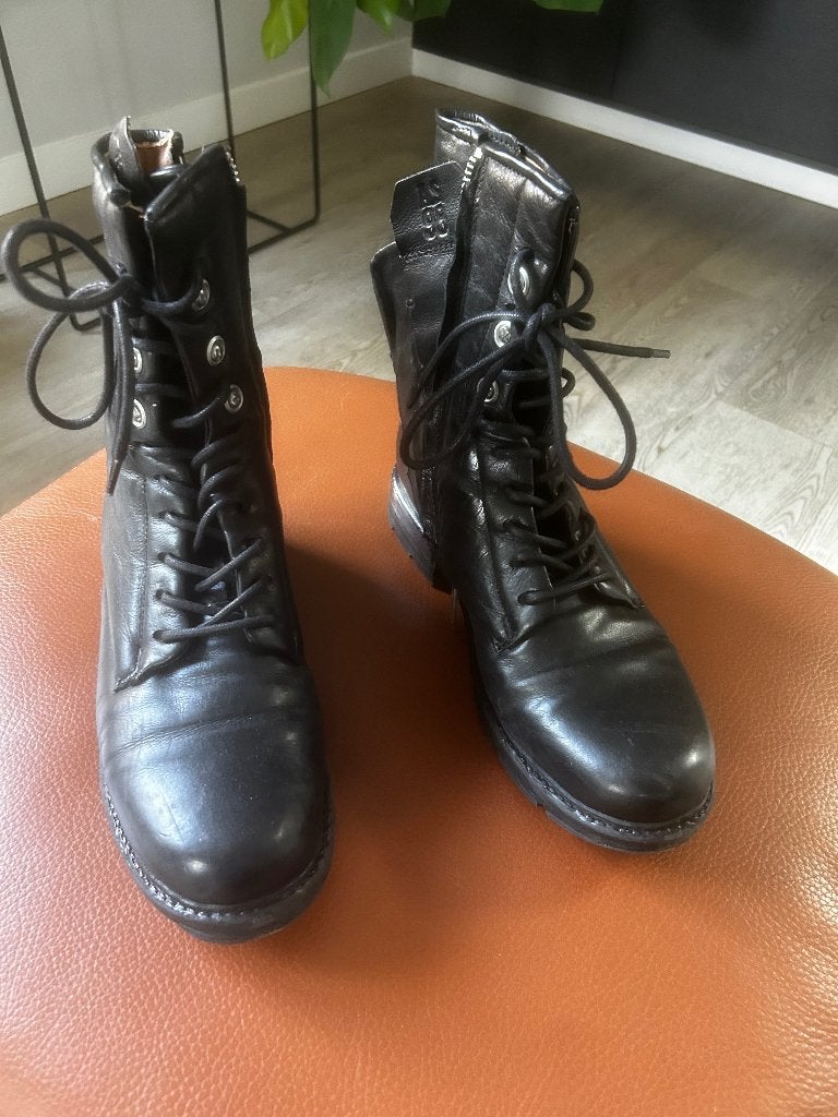 Schoenen, Zwart, Lage of Enkellaarzen, Ophalen of Verzenden, Zo goed als nieuw