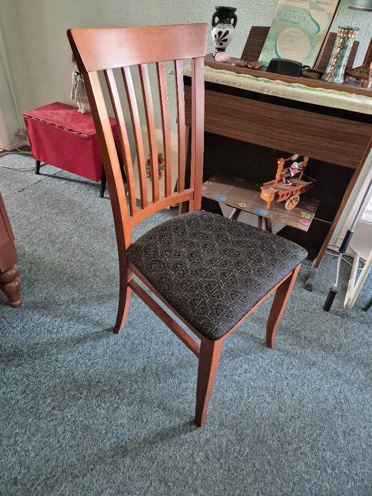 4 eetkamer stoelen, Huis en Inrichting, Stoelen, Ophalen, Overige kleuren, Zo goed als nieuw, Vier